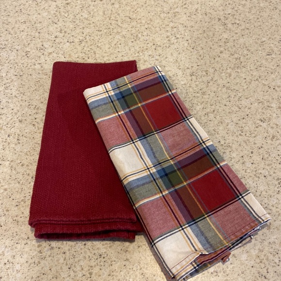 Longaberger  cloth napkins. Two total. Very lightly used. - Picture 1 of 3